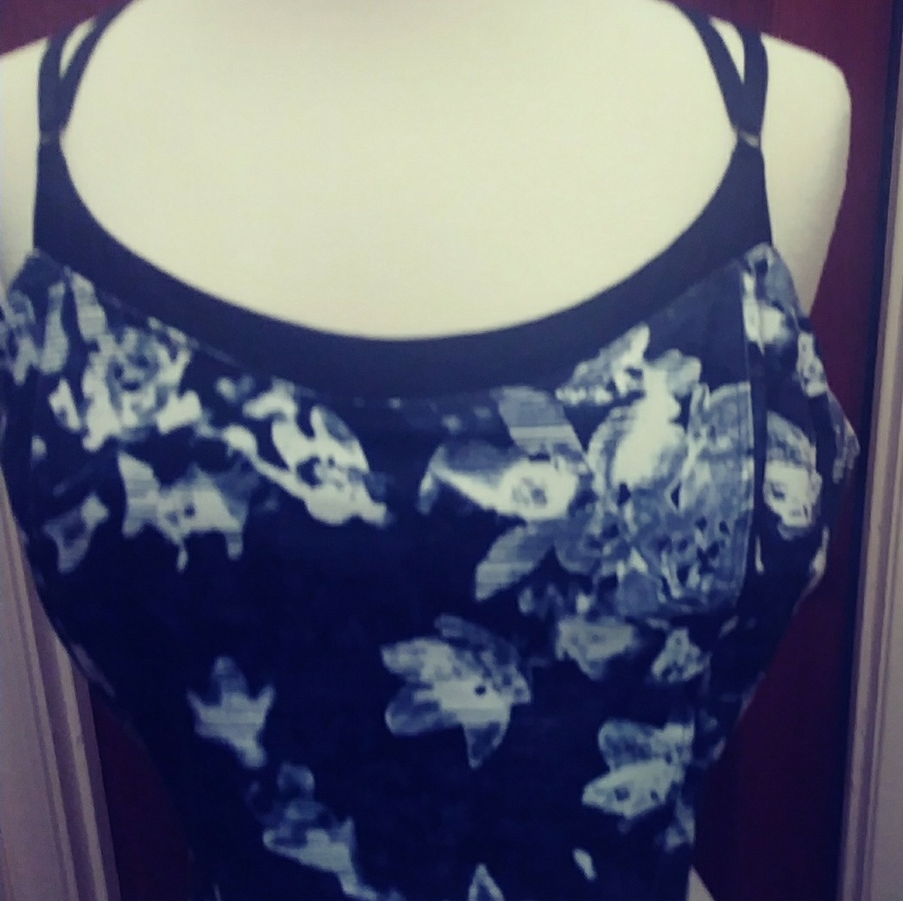 Old Navy Sports Top with built in pads.